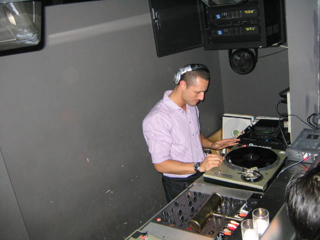 DJ Ryan Elliot DJ Ryan Elliot