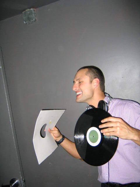 DJ Ryan Elliot DJ Ryan Elliot